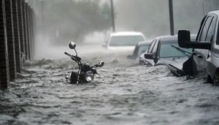 الإعصار سالي يغرق الشوارع في أمريكا