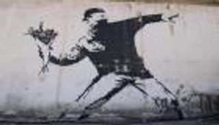 بانكسي يخسر العلامة المسجلة لأحد أشهر أعماله