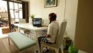 بالصور.. الوصايا السبع لتجنب آلام الظهر عند العمل من المنزل