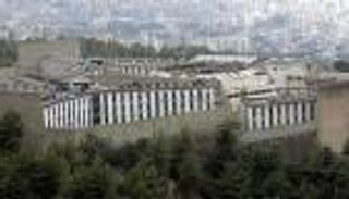 كورونا يحاصر أكبر سجون بيروت.. 200 إصابة