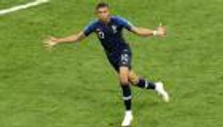 قميص مبابي يجني 160 ألف يورو عبر الهاتف