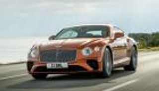 شاهد مواصفات سيارة محمد صلاح.. نجم ليفربول ينجو من حادث