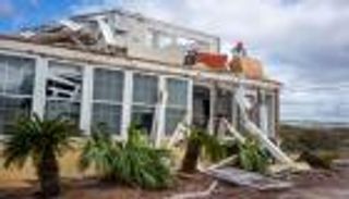 "سالي" تغرق ولايتين أمريكيتين بالفيضانات.. الدمار في كل مكان