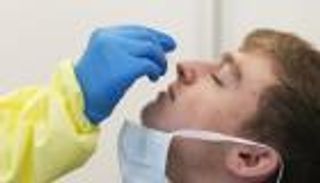 فرنسا تسجل أعلى حصيلة يومية لإصابات كورونا