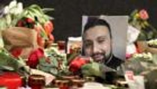 بائع الزهور.. ضحية الخلية النازية يعطر ميادين ألمانيا