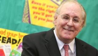  المؤلف ونستون جروم