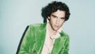 "ميكا" اللبناني يغني مع سلمى حايك لصالح ضحايا انفجار مرفأ بيروت