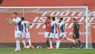 الدوري الإنجليزي.. مانشستر يونايتد يحبط تألق فان دي بيك بهزيمة مفاجئة