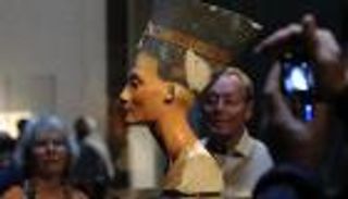 هل يعود رأس نفرتيتي إلى مصر؟.. مسؤولة ألمانية تجيب 