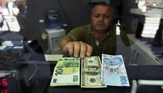 انهيار تاريخي لليرة التركية