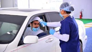 فحص كورونا من السيارة بالإمارات
