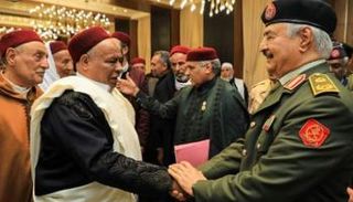 المشير خليفة حفتر وزعماء قبائل ليبية - أرشيفية