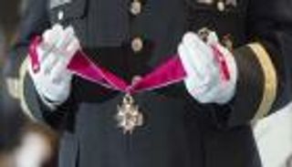 نادر وللملوك.. ما لا تعرفه عن "وسام واشنطن" لأمير الكويت