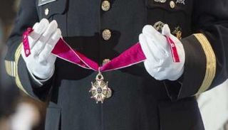 وسام الاستحقاق الأمريكي الذي تقلده أمير الكويت