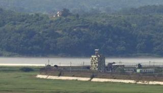 نقطة حدودية بين الكوريتين - الفرنسية