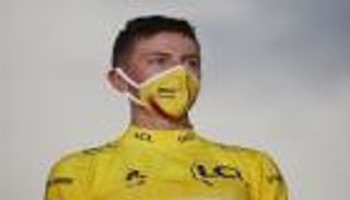 أول تعليق من دراج فريق الإمارات بعد التتويج بطواف فرنسا