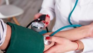 أسباب ارتفاع ضغط الدم المفاجئ