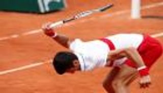 "المضرب" ضحية جديدة لغضب ديوكوفيتش