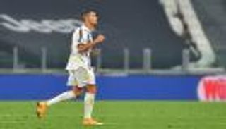 كريستيانو رونالدو يتلقى هدية مفاجئة من "النادي الأم"