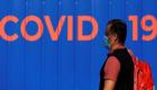 "المراكز الأمريكية" تسحب تحذيرها بشأن انتقال كورونا عبر الهواء