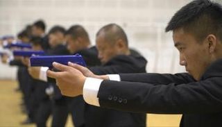 طلاب في معهد الحراس قرب بكين