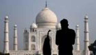 "تاج محل" يتحدى كورونا ويستقبل زواره.. عودة لكسر حاجز الخوف
