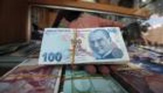 الليرة التركية تواصل السقوط السريع أمام الدولار