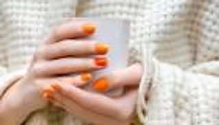 البرتقالي.. إطلالة ساحرة للأظافر هذا الخريف