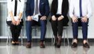 الأزرق في مقابلات العمل.. لون يضمن لك الحصول على وظيفة