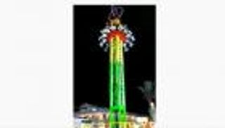 فيديو.. "صاروخ الملاهي" يسقط باللاعبين في مصر