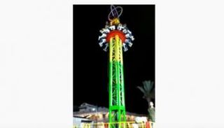 الصاروخ قبل سقوطه باللاعبين مباشرة