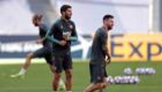 بالفيديو.. سواريز ينهي رحلته مع برشلونة بالدموع