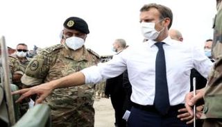 جانب من زيارة ماكرون لموقع انفجار بيروت