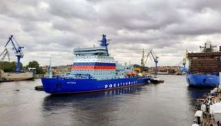 كاسحة الجليد الروسية الجديدة التي تعمل بالطاقة النووية آركاتيكا 