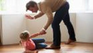 هل يجوز ضرب الأبناء من أجل التربية؟.. الأزهر يجيب