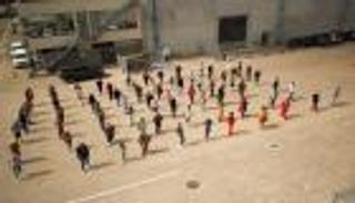 بالصور.. الغناء والرقص في مواجهة "كورونا" بجنوب أفريقيا