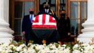 ترامب يتعرض لموقف محرج في عزاء القاضية جينسبورج 