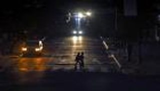 فنزويلا تغرق في الظلام.. 60 ساعة بلا كهرباء