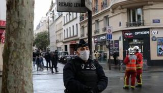 انتشار الشرطة الفرنسية حول موقع الهجوم