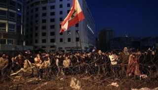 متظاهرون في شوارع لبنان - أرشيفية