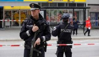 شرطيان ألمانيان - أرشيفية