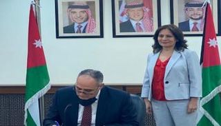 جانب من توقيع الاتفاق - بترا 