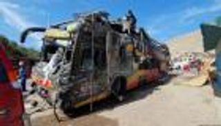 مصرع 15 في احتراق حافلة جنوب باكستان