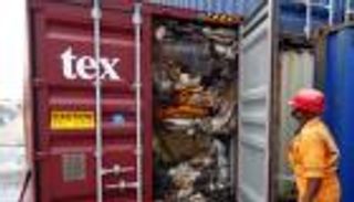 حرب النفايات.. سيريلانكا تعيد 21 حاوية مخلفات طبية لبريطانيا