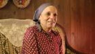 "مايوه" عارفة عبدالرسول يثير جدلا.. والفنانة: "لقيت الطبطبة"