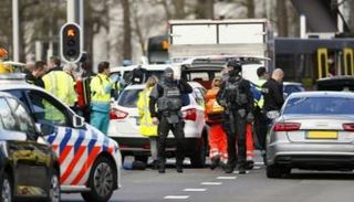 عناصر من الشرطة الهولندية في موقع حادث سابق-أرشيفية