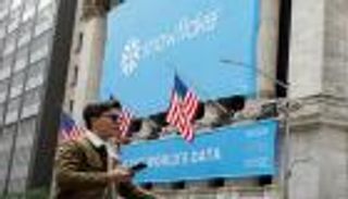 وول ستريت تتعافى من "انتكاسة الجمعة"