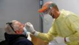 أمريكا تسجل 295 وفاة جديدة بكورونا.. وتزايد الإصابات في دول عربية