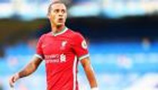 يتربص بالصفقات الجديدة.. ألكانتارا أحدث ضحايا كورونا في ليفربول