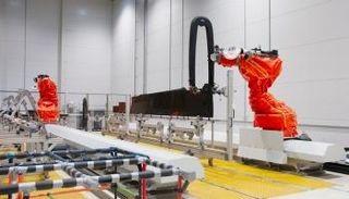 استخدام الروبوتات في مصانع ستراتا